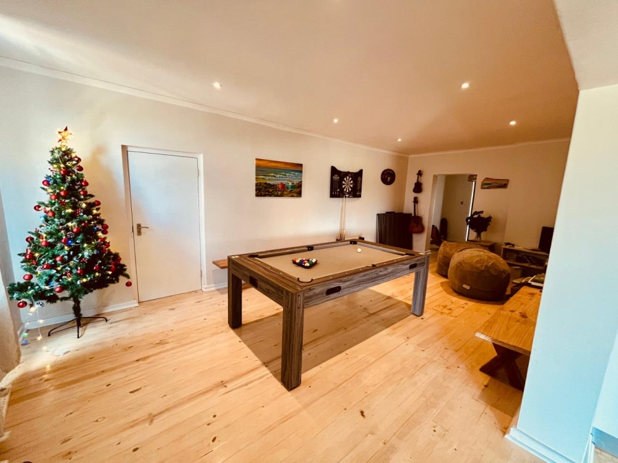 5 Bedroom Property for Sale in Wavecrest Eastern Cape